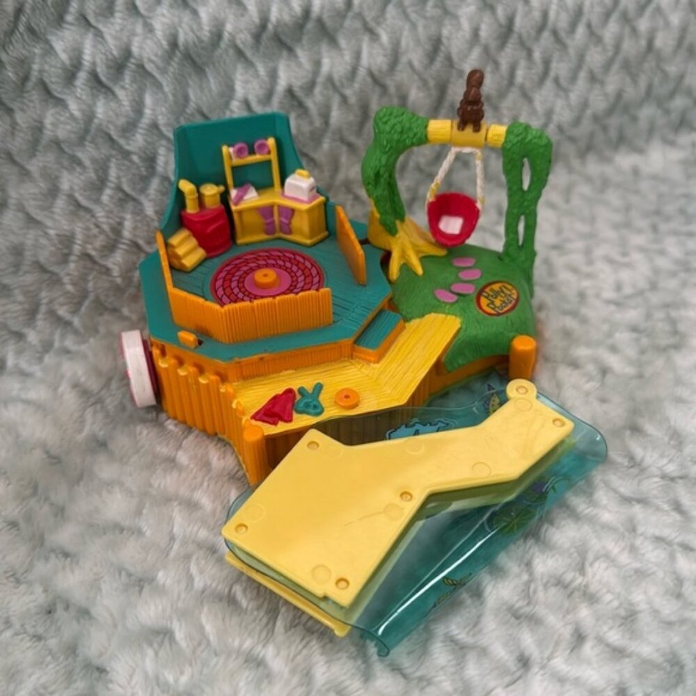 Vintage Bluebird Polly Pocket Canoe Action Park